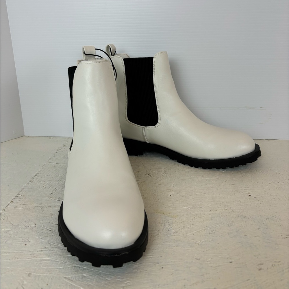 Altar'd State Womens White Pull On Boots with Black Elastic Ankle Boots Size 8